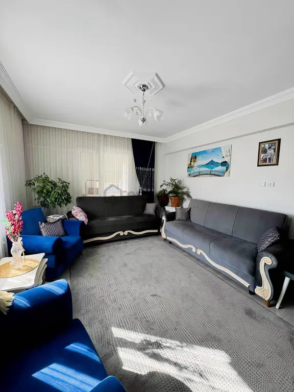 Hürriyet Mahallesi Akabe Camii Yakını 3+1 130 M2 Arakat Daire 1