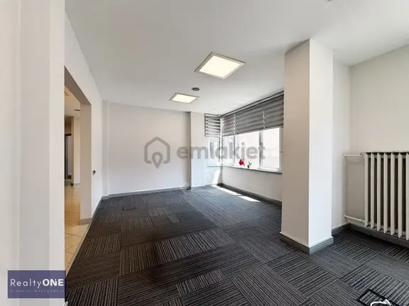 R-one Beyoğlu Şişhane Metro Dibinde Bakımlı Geniş Kiralık Ofis 2