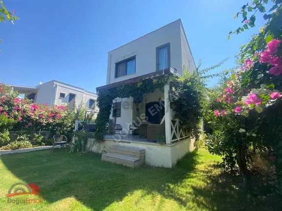 Doğuş Emlak'tan Denize 250 Metre Bahçeli Müştemilatlı 5+2 Villa 2