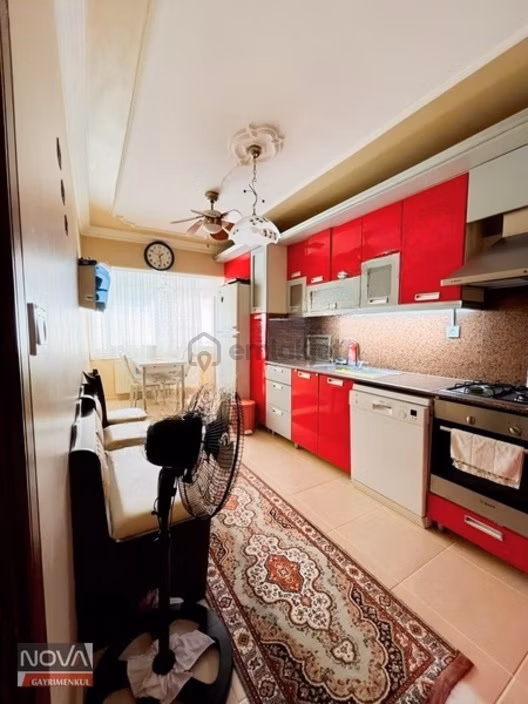 Manisa Karaköy'de 3+1 160m2 Önü Açık Satılık Ferah Arakat Daire 1