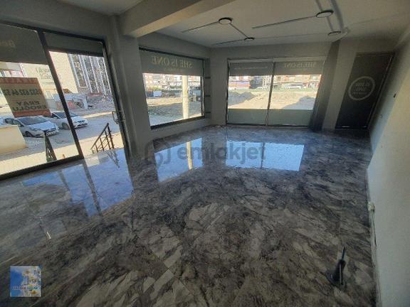 Karşıyaka Yalı Da Ful Yapılı Bakımlı Köşe Konumlu Kiralık Dükkan 1