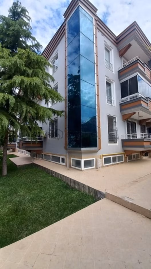 Hürriyet Mahallesinde Geniş Önü Açık 3+1 Kiralık Lüks Daire 1