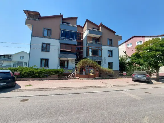 Lidya Gayrimenkul'den Cumhuriyet Mah. Kiralık 3+1 Bahçe Dubleksi 1