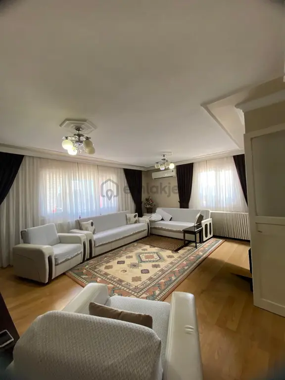 Küçük Çiğli'de, Anadolu Caddesi Üzerinde, 3+1 Satılık Daire 1