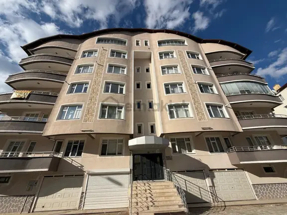 Elit Emlak'tan Kiralık Yarenler Mah Garajlı Asansörlü 4+1daire 200 M2 1