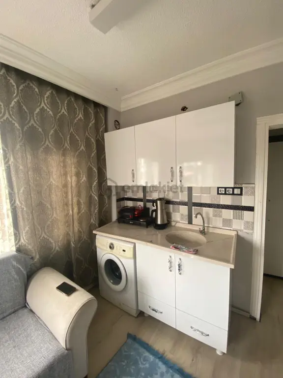 Adana Seyhan Baraj Yolunda Hasan Usta Karşısında Geniş Oturumlu Balkonlu Kiralık 1+1 Eşyalı Daire 1