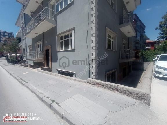 Çarşı Merkezde Şemsiyeli Sokak Altı Kiralık Ofis 2