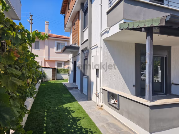 Startkey'den Burhaniye Öğretmenler'de Denize 750m Satılık 3+1 Villa 2