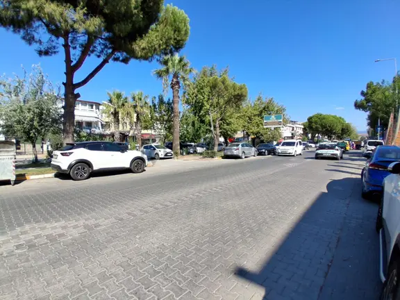 ▀jet Emlak'tan Altınkum'da Cadde Üzerinde 120m2 Kiralık Dükkan 1