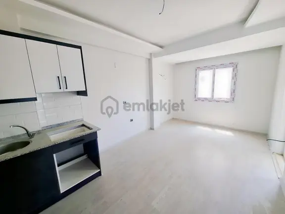 Çınarlı Kavşağı Merkezı Konum Uygun Satılık Geniş 1+1 Daire 1