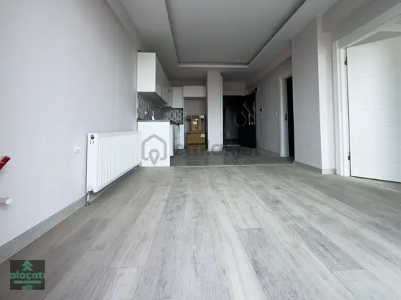 İncekte Site İçinde Oturuma Hazır Manzaralı Geniş Balkonlu 1+1 2
