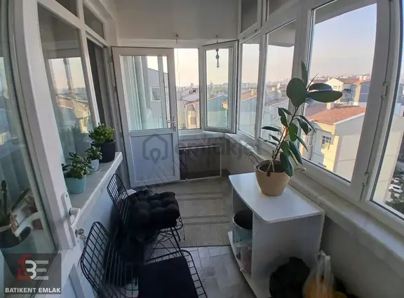 Batıkent Emlak'tan Merkezi Yerde Manzaralı Ferah Yapılı Daire 2