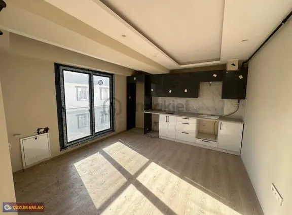Çözüm Emlak'tan İstasyon Caddesine Yakın 1+1 Sıfır Satılık Daire 2