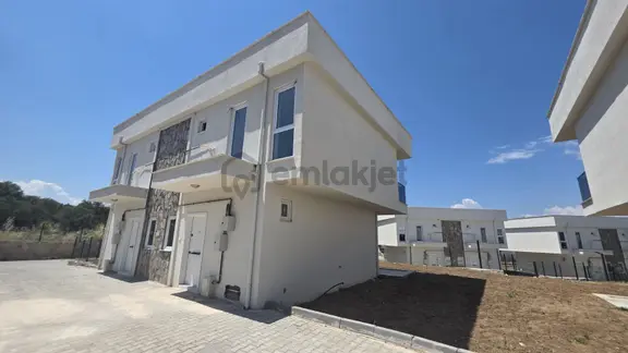 Gömeç Keremköy Havuzlu Sitede Satılık 3+1 Villa 1
