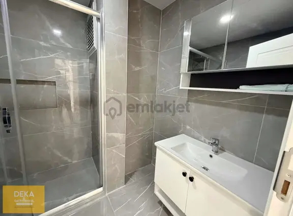 Deka Gayrimenkul'den Tramvaya Cephe Geniş 1+1 Kiralık Daire 2