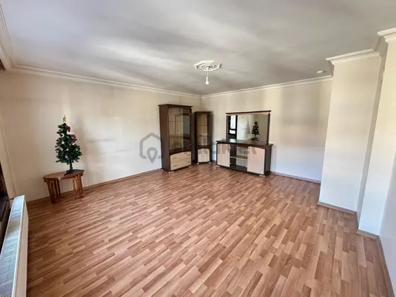 (sadece Memur) Uzman Emlak Ofisinden Basınevleri Mh.de Katta Ön Cephe Bağımsız 3+1 Daire 2
