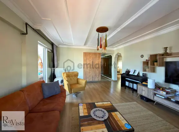 Bornova Küçükparkta 2+1 Kış Bahçeli Eşyalı Satılık Daire 2