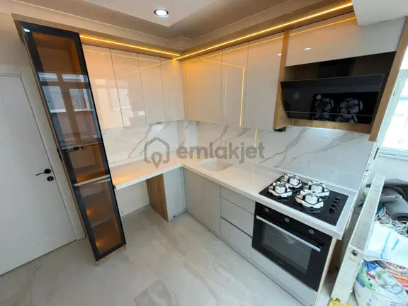 Referans'tan Akçay Merkez'de Ebeveyn Banyolu Ayrı Mutfak Lüx Tasarımlı 2+1 Daire 1