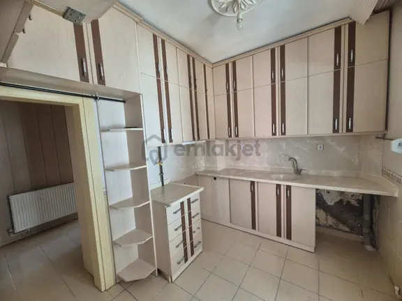 Karaman Nefise Sultan'da Kiralık, Güney Cepheli, Kilerli 2+1 Daire 1