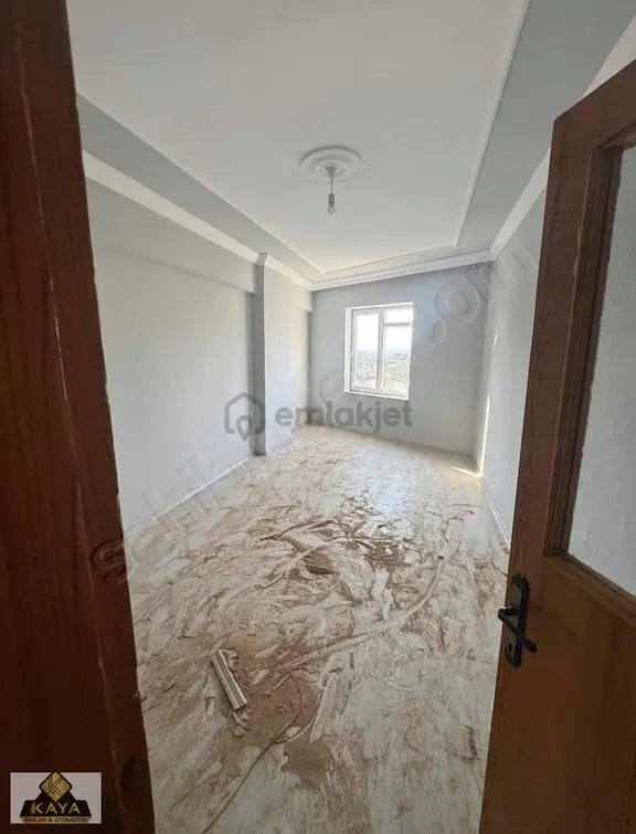 Atatürk Caddesi Üzerinde Köşe Başı 5/4 Katı Kiralık 1
