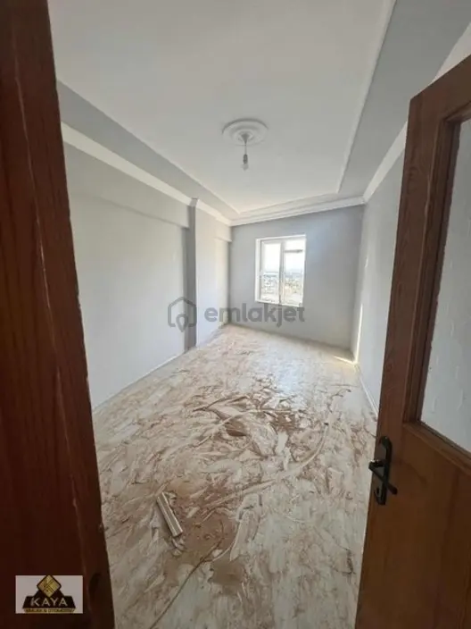 Atatürk Caddesi Üzerinde Köşe Başı 5/4 Katı Kiralık 1