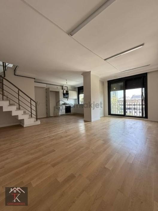 Her İş Dalına Uygun142m Bağdat Caddesinde Kiralık Yüksek Tavanlı 1