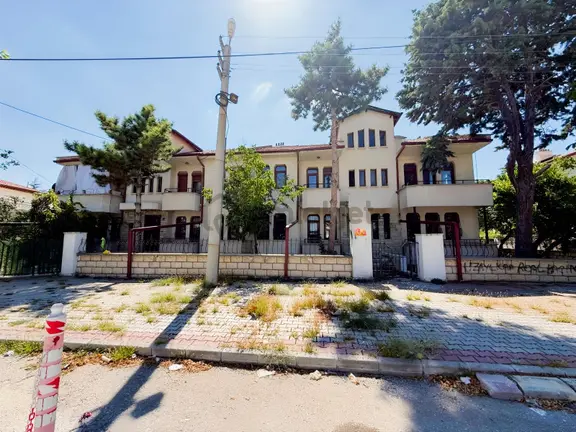 Meram Aşkan Mah. 717 M2 Arsa İçerisinde Komle Satılık Bina 2
