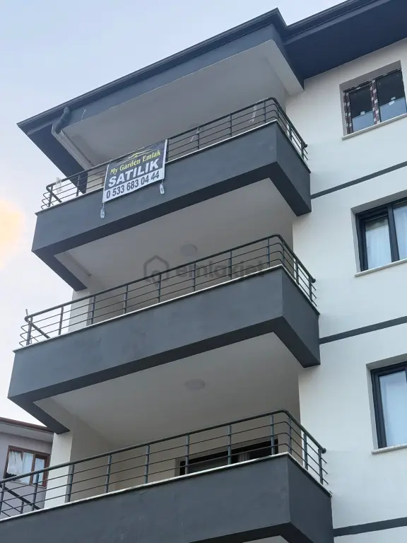 Dairemiz Merkezi Konumda Olup Deprem Sonrası 3+1full Yapılı Asansörlü 1
