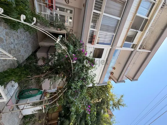 Akçay Kordonun 1 Arka Sokağında Merkezi 2 + 1 Ayrı Mutfak 1