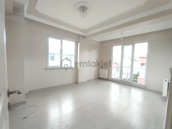 Cemal Gürsel Bulvarı'nda 10 Yıllık Kapalı Balkonlu Kiralık 2+1 1