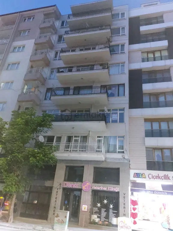 Oldpol Emlak'tan Atatürk Cd 3+1 Kombılı Asansorlu Ara Kat 1