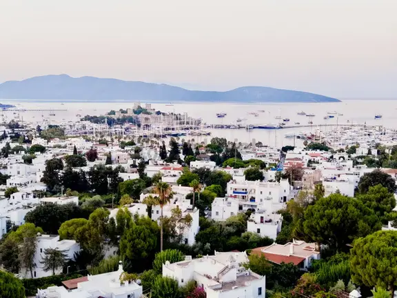 Bodrumda Taş Bina | Kale Manzaralı Ana Cadde Cepheli 2