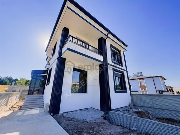 Kabze Emlaktan Karşıyaka Mahallesinde Satılık Villa..!! 1