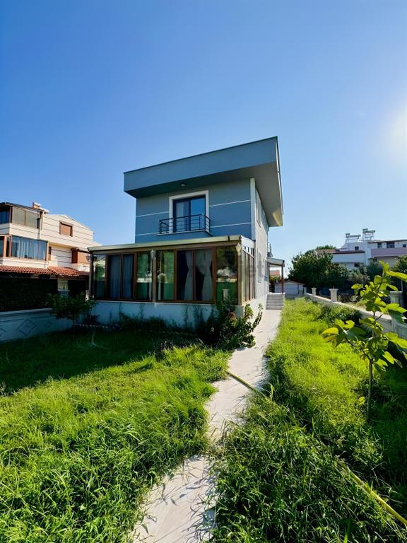 Gülkent Sitesinde Ana Yola Cepheli, Özel Yapım Geniş Lüks Villa 1