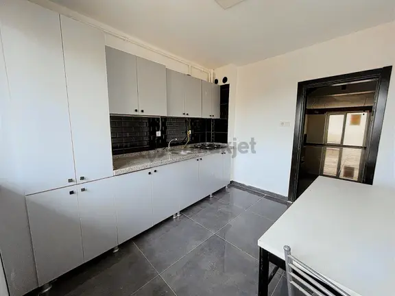 Beyaz Gayrimenkulden Merkezde Kiralık Lüks İşyeri 2