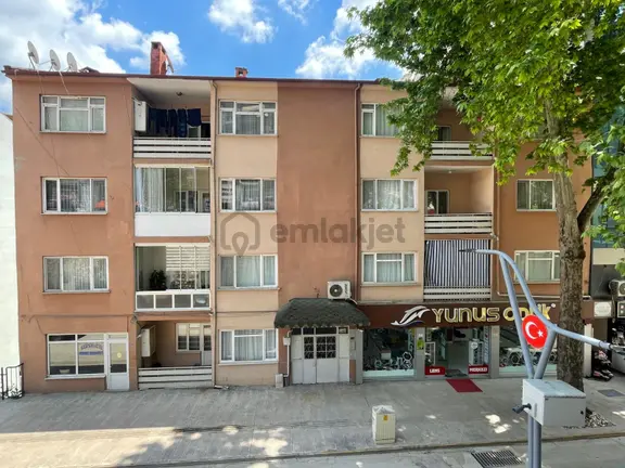 Beyaz Gayrimenkulden İstiklal De Satılık Bakımlı 3+1 1