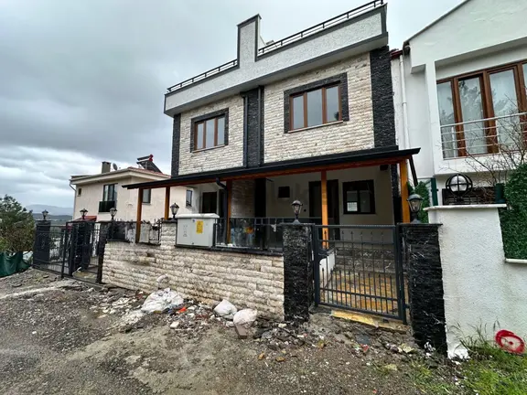 Mera Emlaktan Güre'de Kazdağların Eteklerinde 3+1 Eşsiz Villa 1