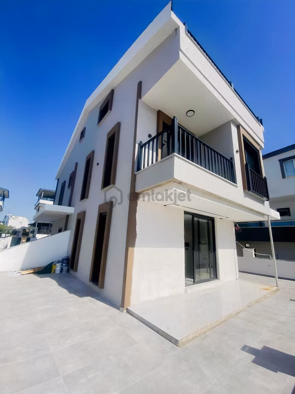 Deniz Manzaralı Triplex Villa Daire Fiyatına 1