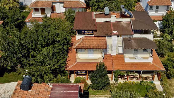 Dikili Salihleraltı Seçkinler Sitesinde 4+1 Bahçeli Villa 2