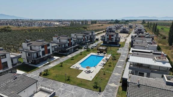 Dikili Salihleraltı Hol West Sitesinde Havuzlu 4+1 Villa 1