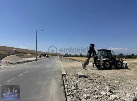 Satılık Köşe Başı 30 Metrelik Asfalt Yola Sıfır Mükemmel Arsa 1