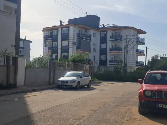 Aynı Bina Da Ara Katlarda Sarılık 3 Artı 1 Daireler 1