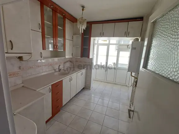 Yılmaz Gayrimenkul'den Maraşal Çakmak Mahallesi 3+1 Ara Katta Kupon Daire 1