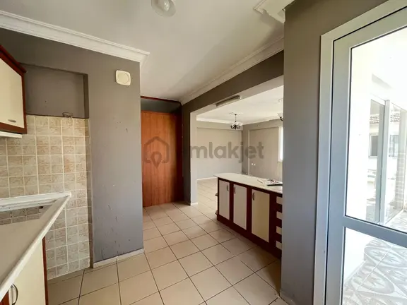 Çeşme Merkez Musalla Mahallesi'nde 2+1 Kiralık Daire 1
