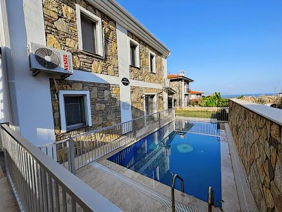 Epa Datça'dan Merkezde Deniz Manzaralı Havuzlu Müstakil Villa 1