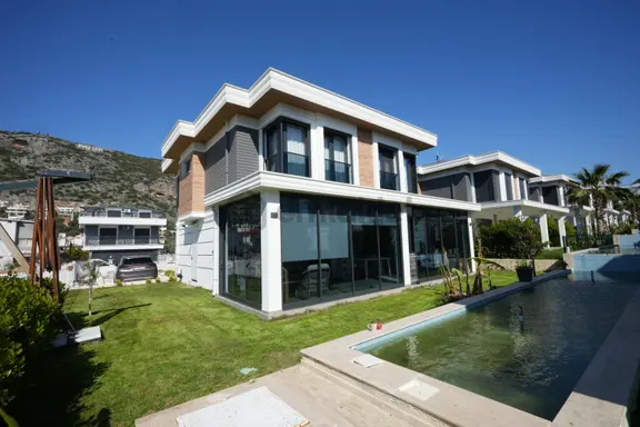 Kuşadası Yavansu Mahallesinde Köşe Konum Müstakil Villa 1
