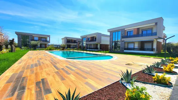 Gümüşden Egenin Kalbinde Havuzlu Site İçinde Loft Konseptli 4+1 Villa 2