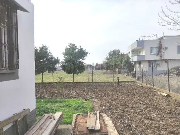 Güzel Konumda Bahçeli Ev 1