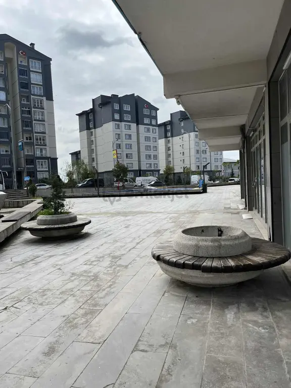 Cadde Üzerinde Satılık Dükkan Köşe Başı 2