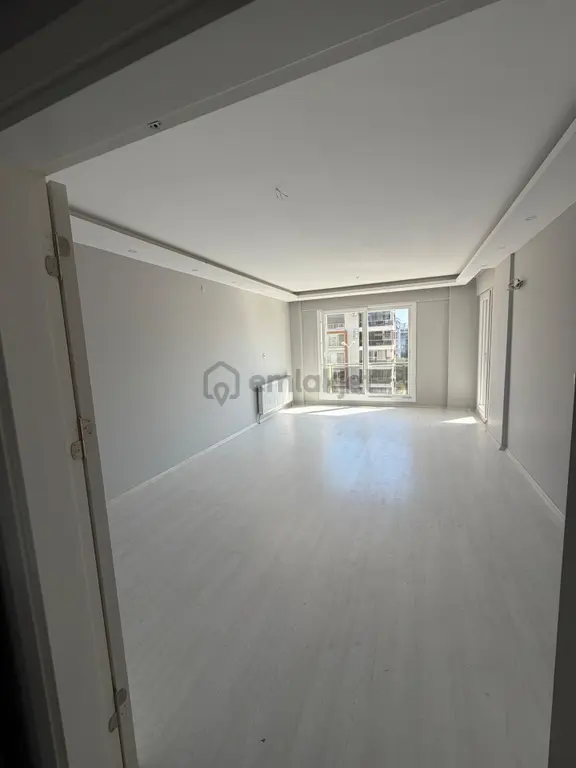 Yeşil Mahalle’de Site İçinde Doğalgazlı Bol Işıklı Satılık Lüks 3+1 Daire! 1